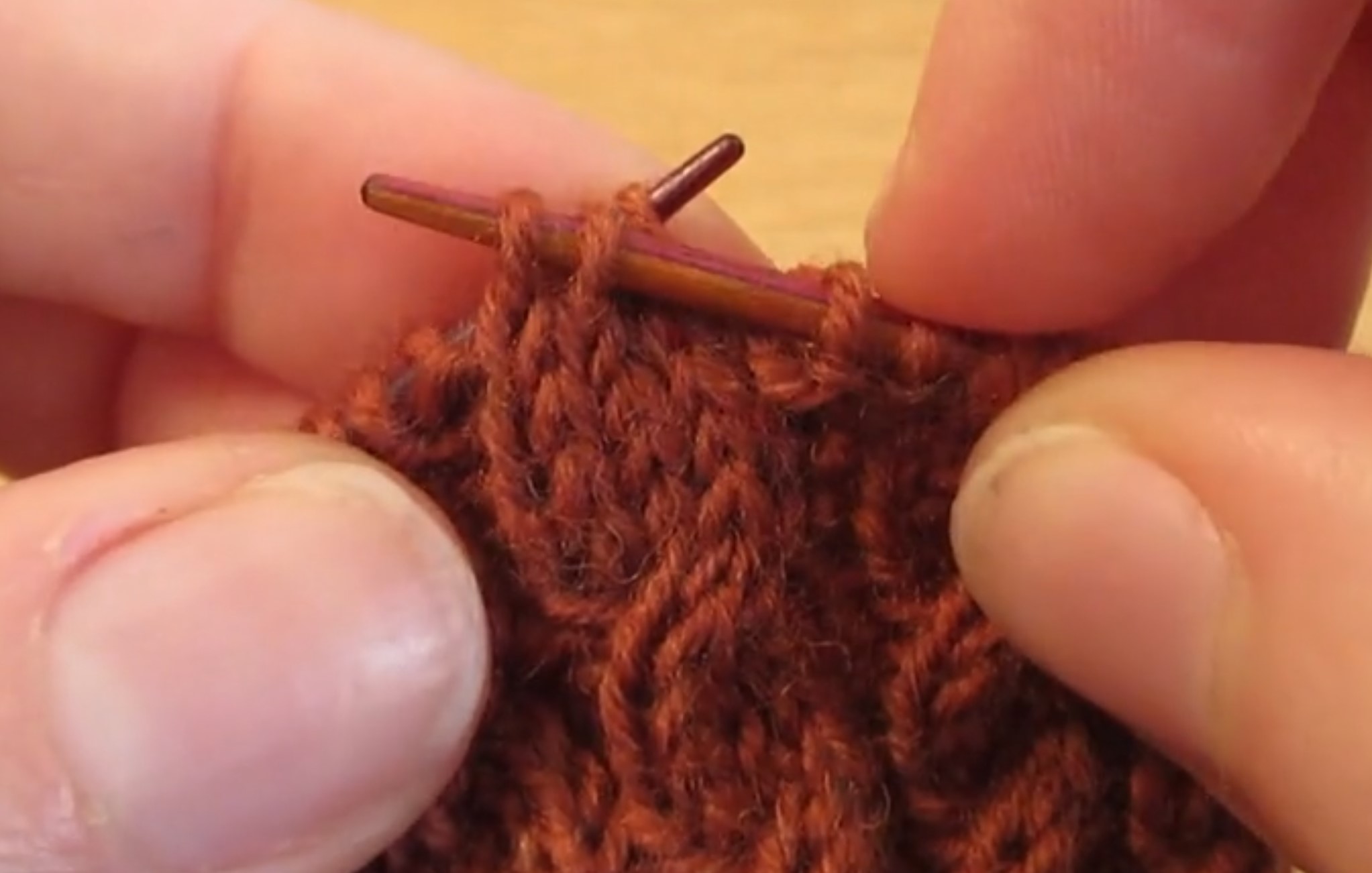 Working cables or twisted stitches without a cable needle Yellow